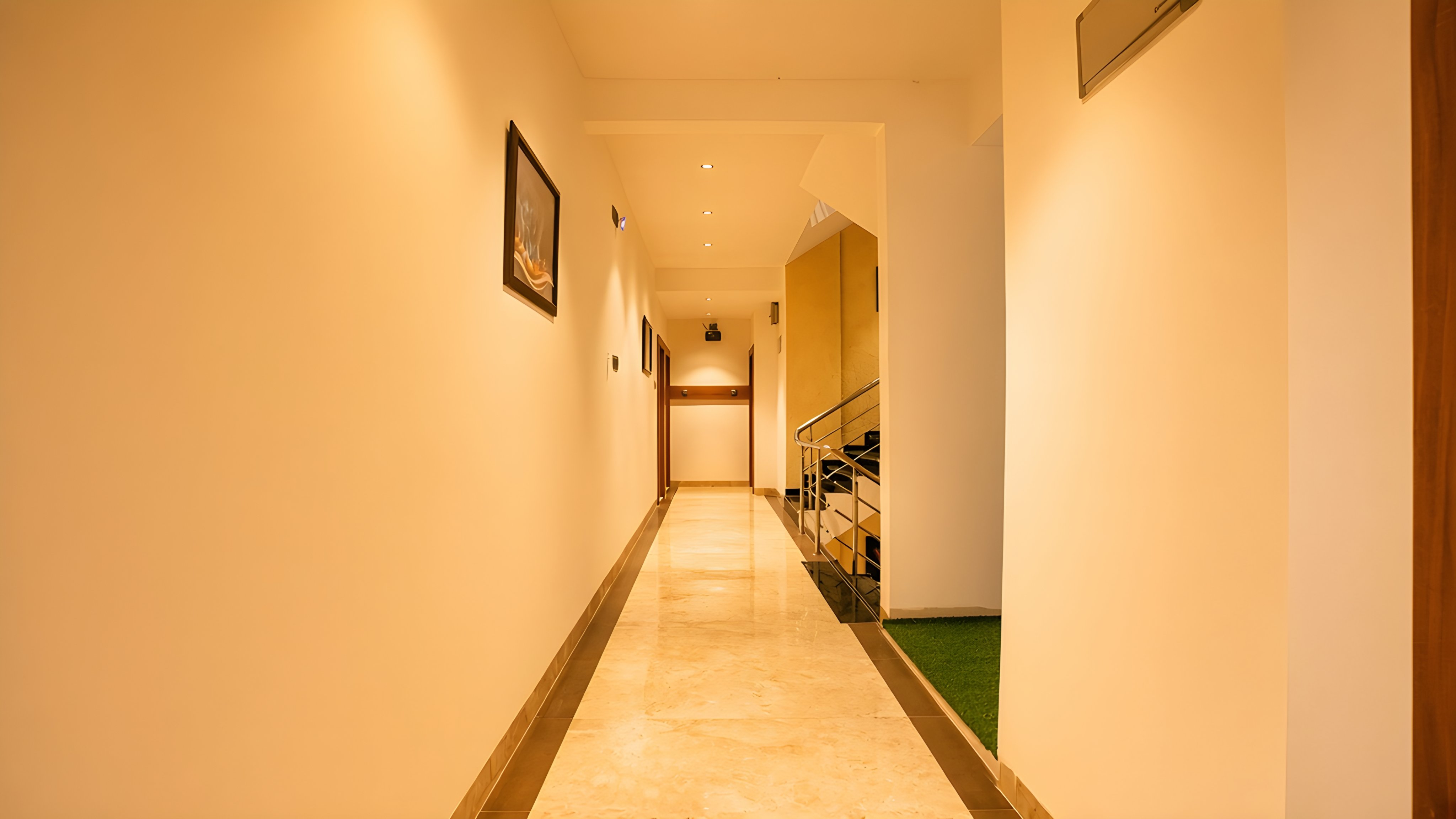 Corridor toward the rooms